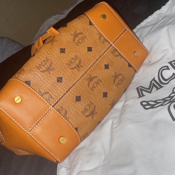 Authentic mcm bucket bag - Picture 5 of 10